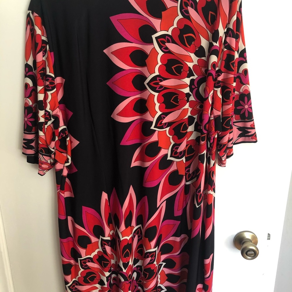 Beautiful Patterned Dress - Picture 3 of 3